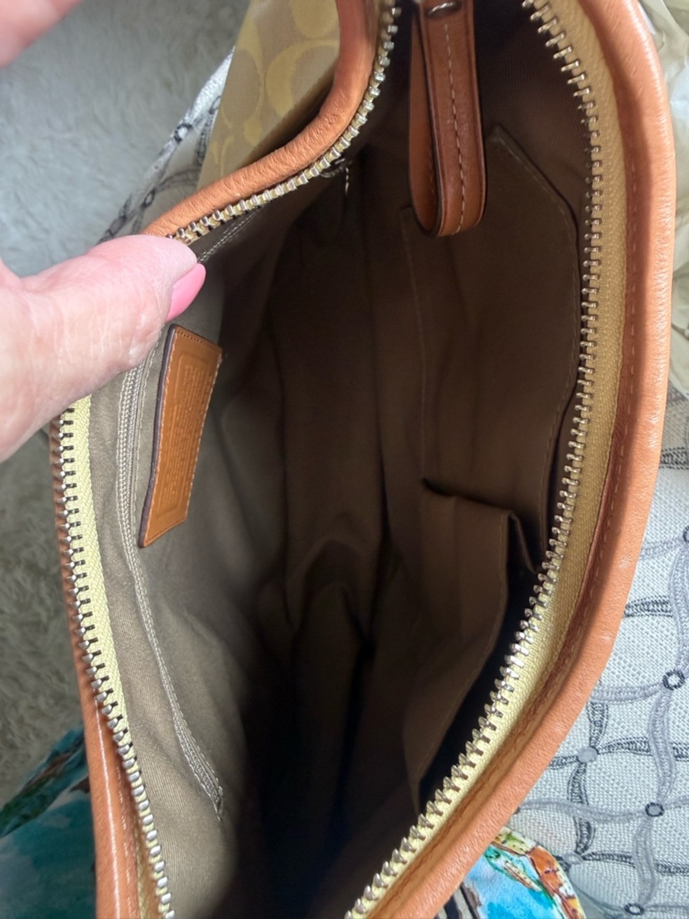 Coach Hampton canvas and Leather Shoulder Bag-EUC - Picture 4 of 5